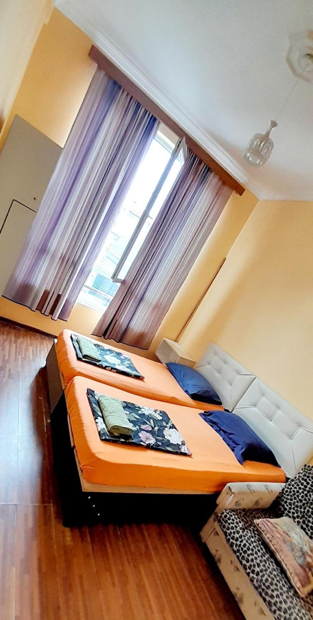 Guesthouse Qeti Batumi Esterno foto